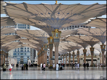 Its striking Green Dome rises above the tombs of the Prophet Muhammad and early Islamic leaders Abu Bakr and Umar. The Masjid al-Qiblatain (Qiblatain Mosque) is known as the site where the Prophet Muhammad received the command to change the direction of prayer to Mecca.