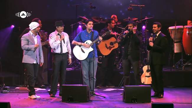 Muslim singers perform Tala'al Badru Alayna