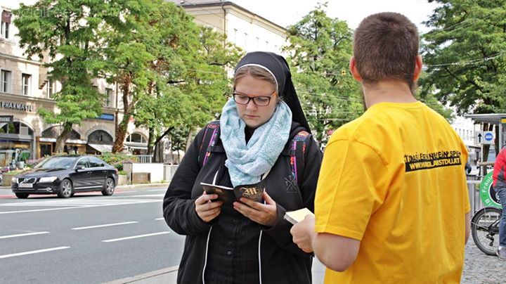 A man giving dawah to a woman-Is It Allowed to Give Dawah to the Opposite Sex?