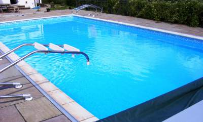 Can a Muslim Woman Go to Public Swimming Pools?