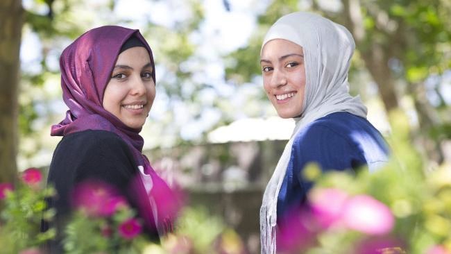 How to Choose Your Friends? 3 Things to Consider