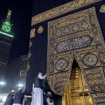 Saudi Lifts Ka`bah&rsquo;s &lsquo;Kiswa&rsquo; for Hajj Season - About Islam