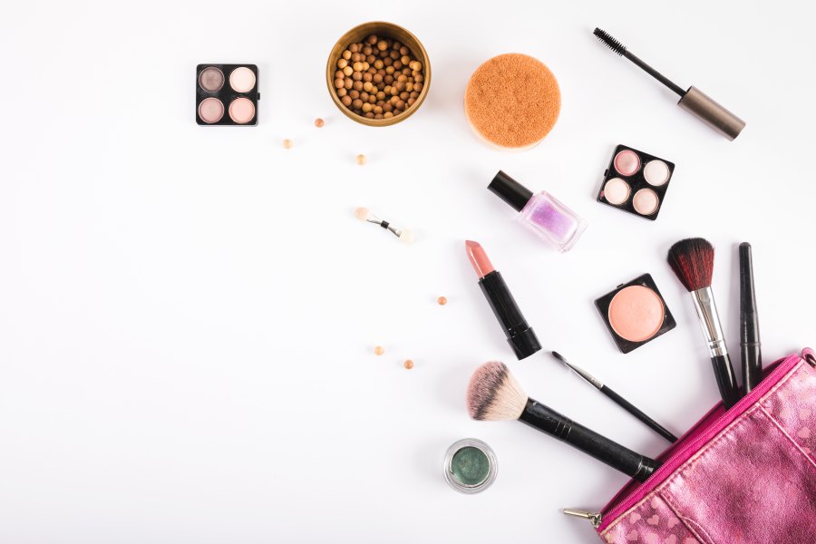 Can Muslim Women Wear Makeup in Public?