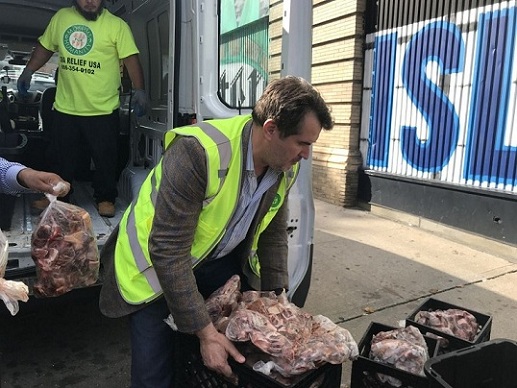 Islamic Center Feeds the Hungry in New York City