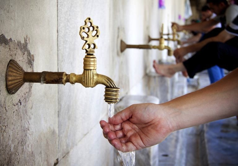 This is How Muslims Clean Before Prayer