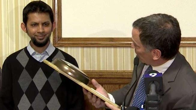 US Muslim Family Awarded for Helping Neighbors