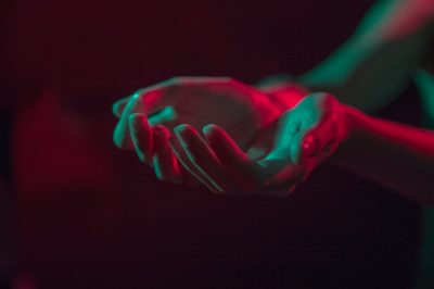 Overcoming negativity and frustration might be difficult, but it is possible. How do we rekindle our inner peace and happiness in times of economic crisis - Frustración