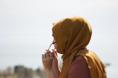 El Hiyab es obligatorio. Existe consenso en las cuatro escuelas principales sobre esto. Pero no deja de ser una elecci&oacute;n.