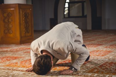 Developing Khushu in Salat &ndash; Learning a Life Skill - Jushu