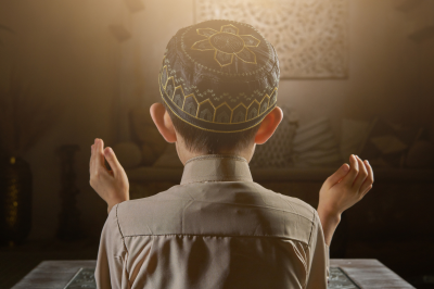 Muslim-child-making-duaa-Can You Make Up Missed Sunnah Prayers?