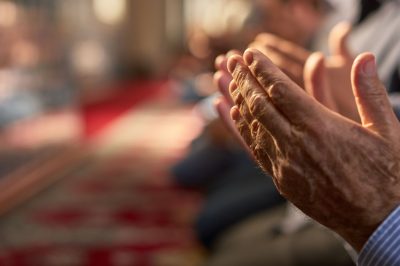 A Muslim raising his hands in duaa--10+ Hadiths about Friday