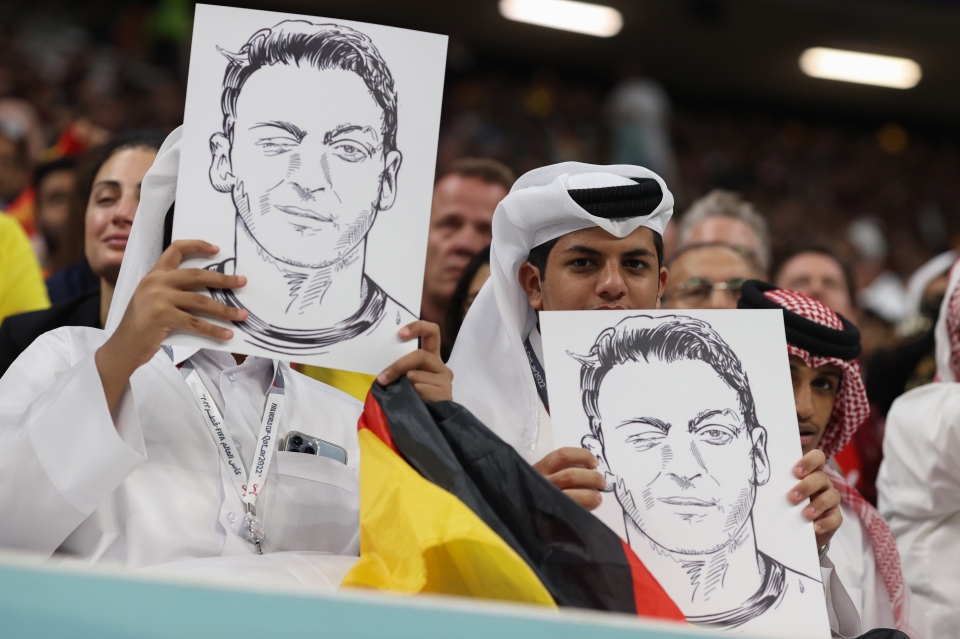 Holding Mesut Ozil Pics, Fans Remind Germany of Racism - About Islam