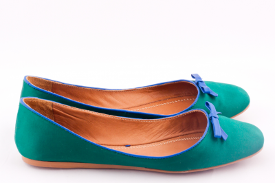 flat shoes-Can a Muslim Woman Wear Flat Shoes Without Socks?