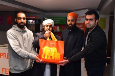 Detroit Volunteers Unite to Feed Families in Need - About Islam