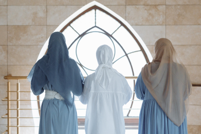 Muslim women wearing traditional clothing